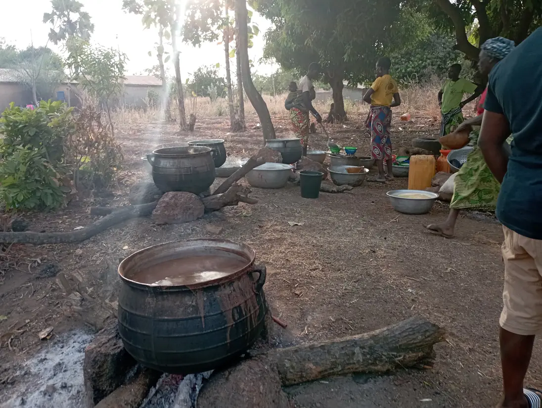 Préparation d'un repas à Peporyaku au Bénin